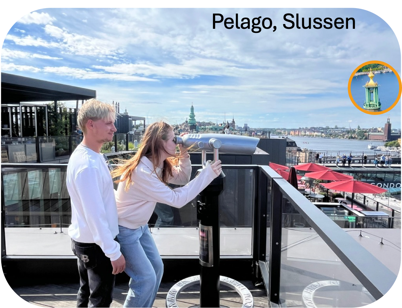 Besökare använder Hi-Spy på Pelago vid Slussen med detaljbild av Stockholms stadshus